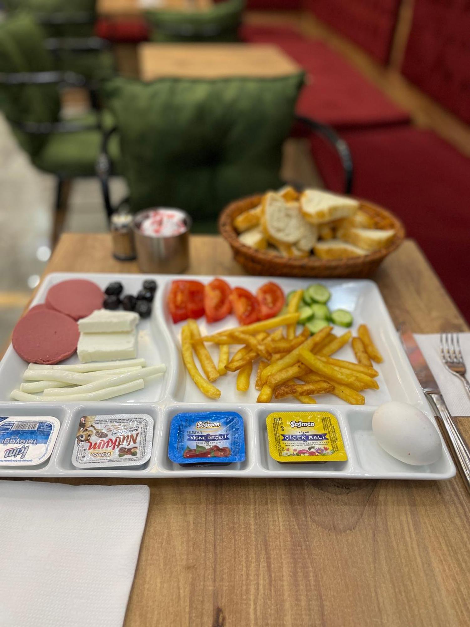 Eymen Palace Hotel Istanbul Bagian luar foto